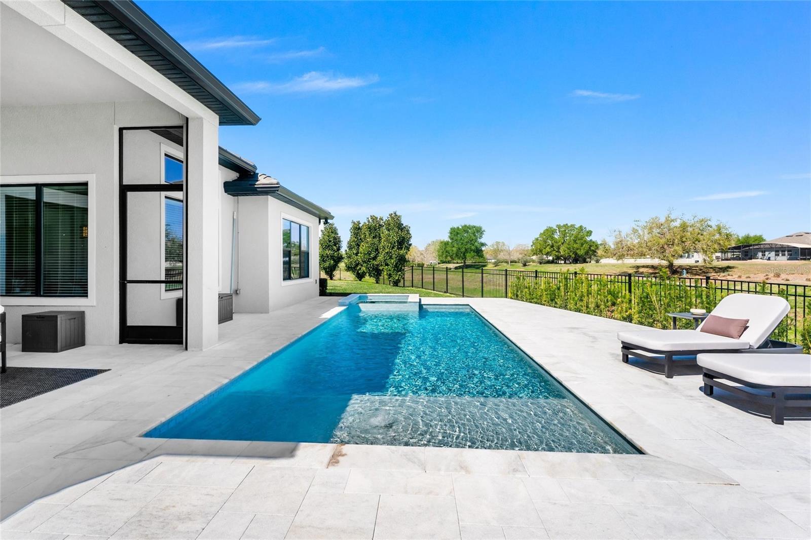 HEATHROW COUNTRY ESTATE - Residential