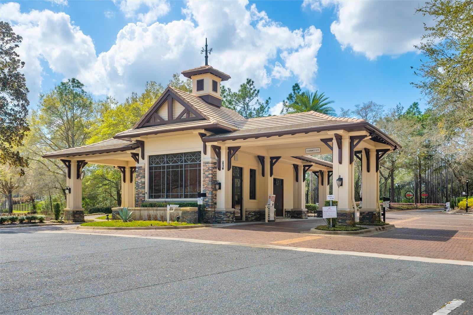 HEATHROW COUNTRY ESTATE - Residential