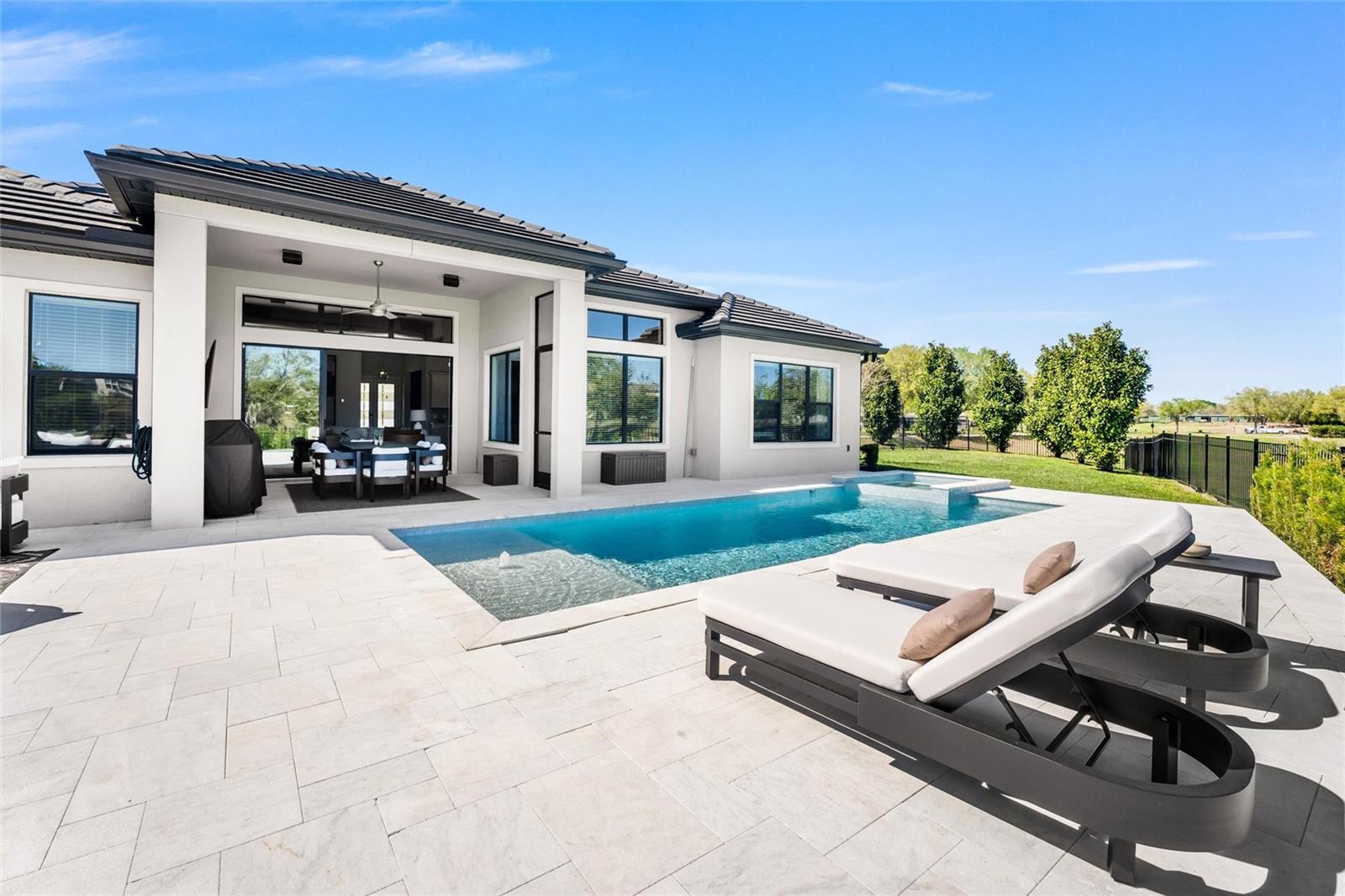 HEATHROW COUNTRY ESTATE - Residential