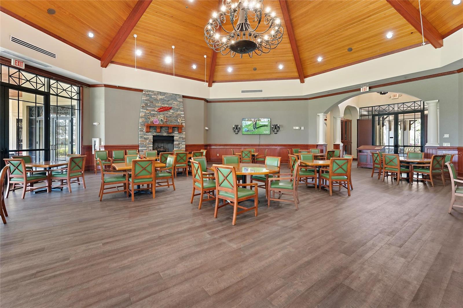 HEATHROW COUNTRY ESTATE - Residential