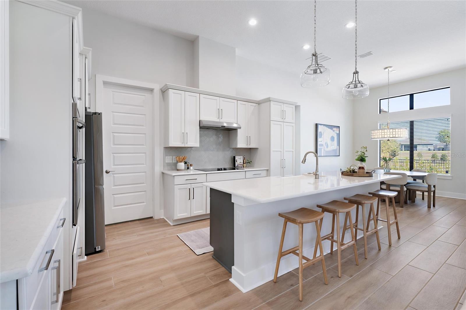 HEATHROW COUNTRY ESTATE - Residential