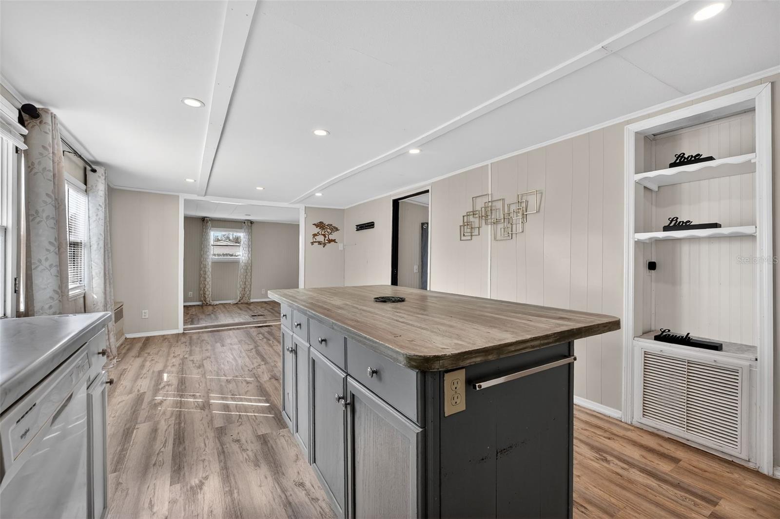 COMMONWEALTH MOBILE ESTATES - Residential