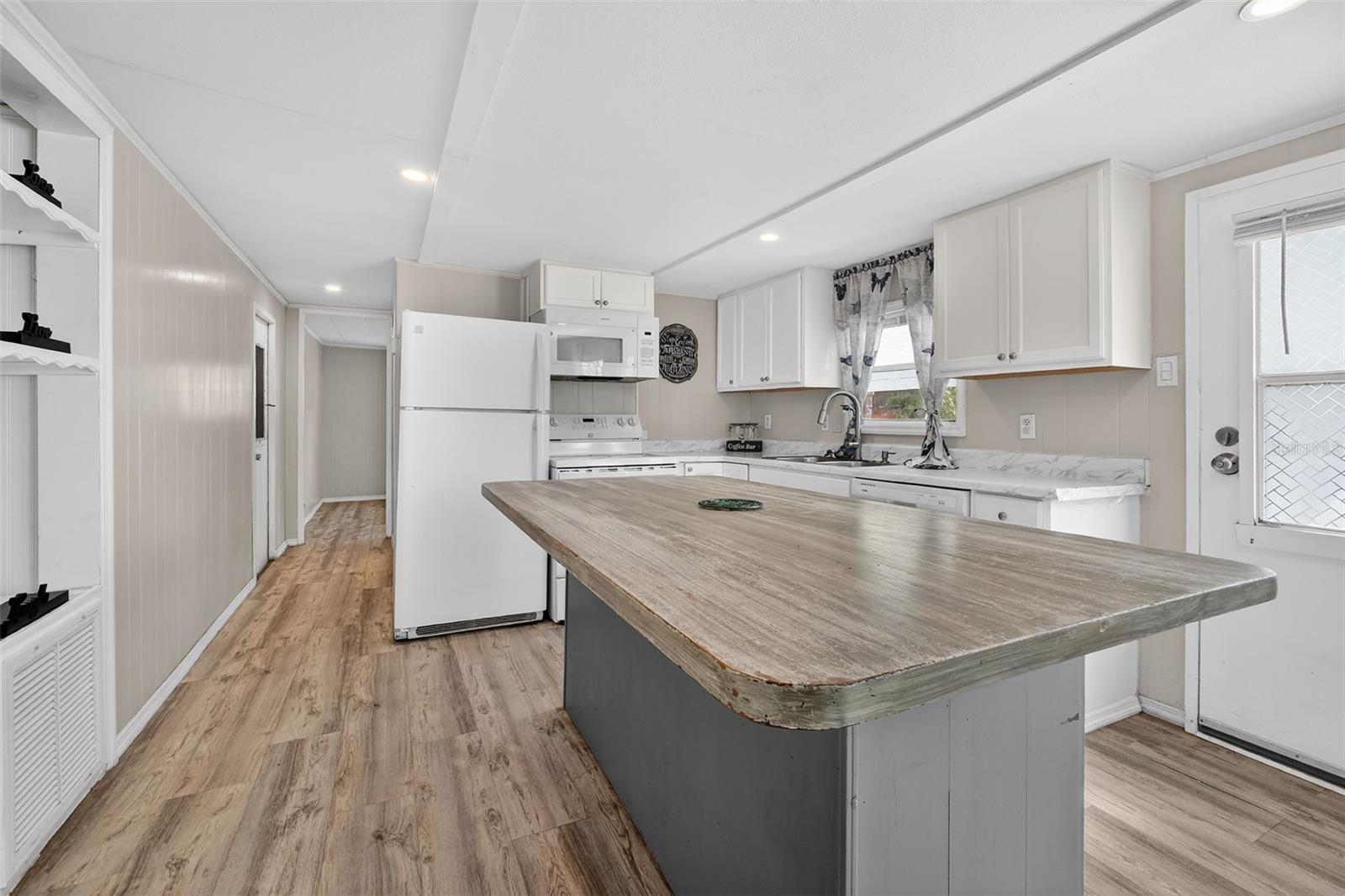 COMMONWEALTH MOBILE ESTATES - Residential