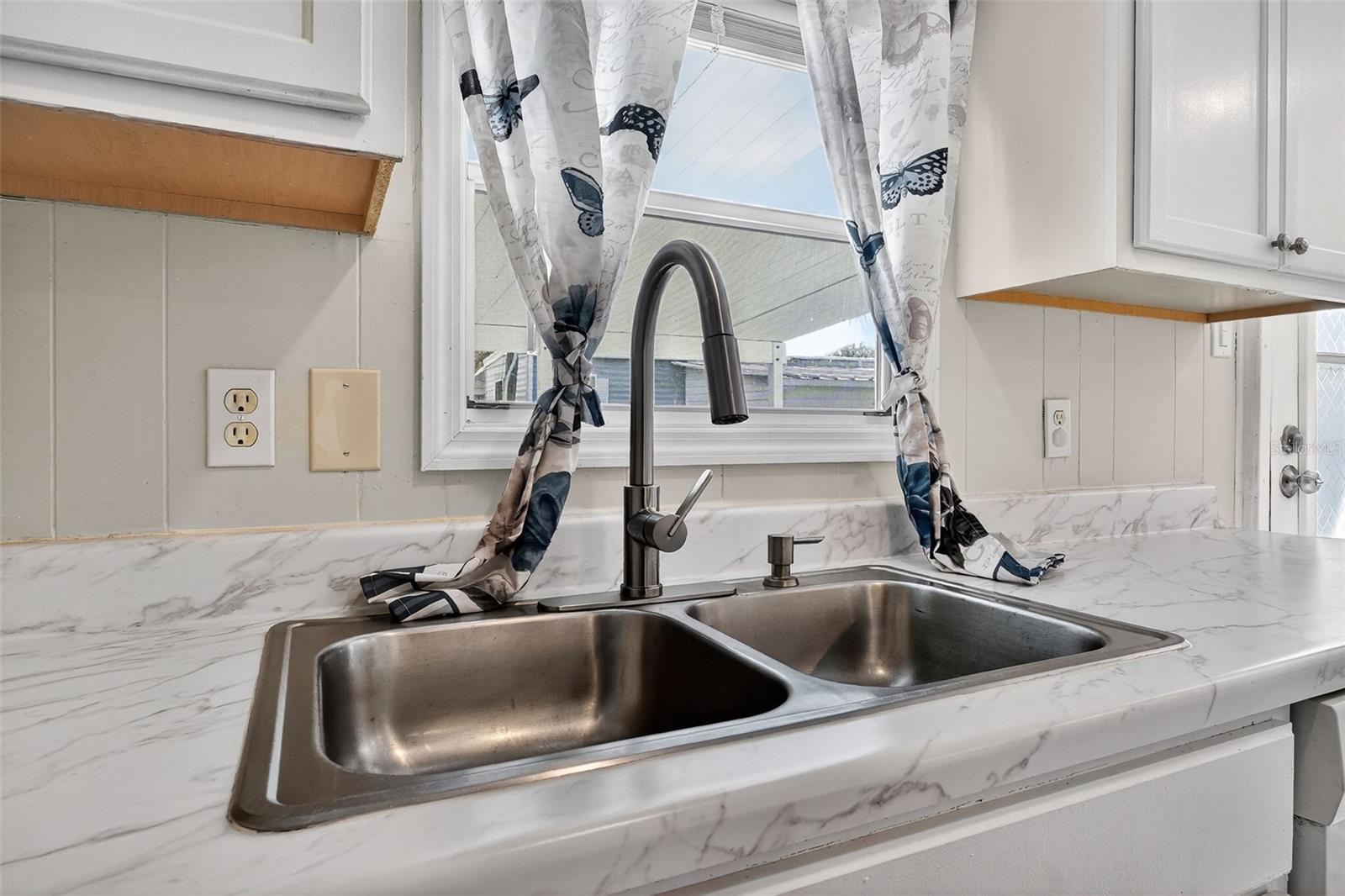 COMMONWEALTH MOBILE ESTATES - Residential