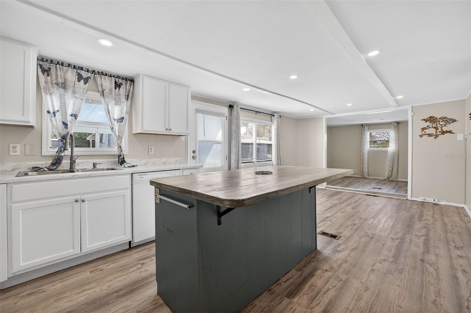 COMMONWEALTH MOBILE ESTATES - Residential