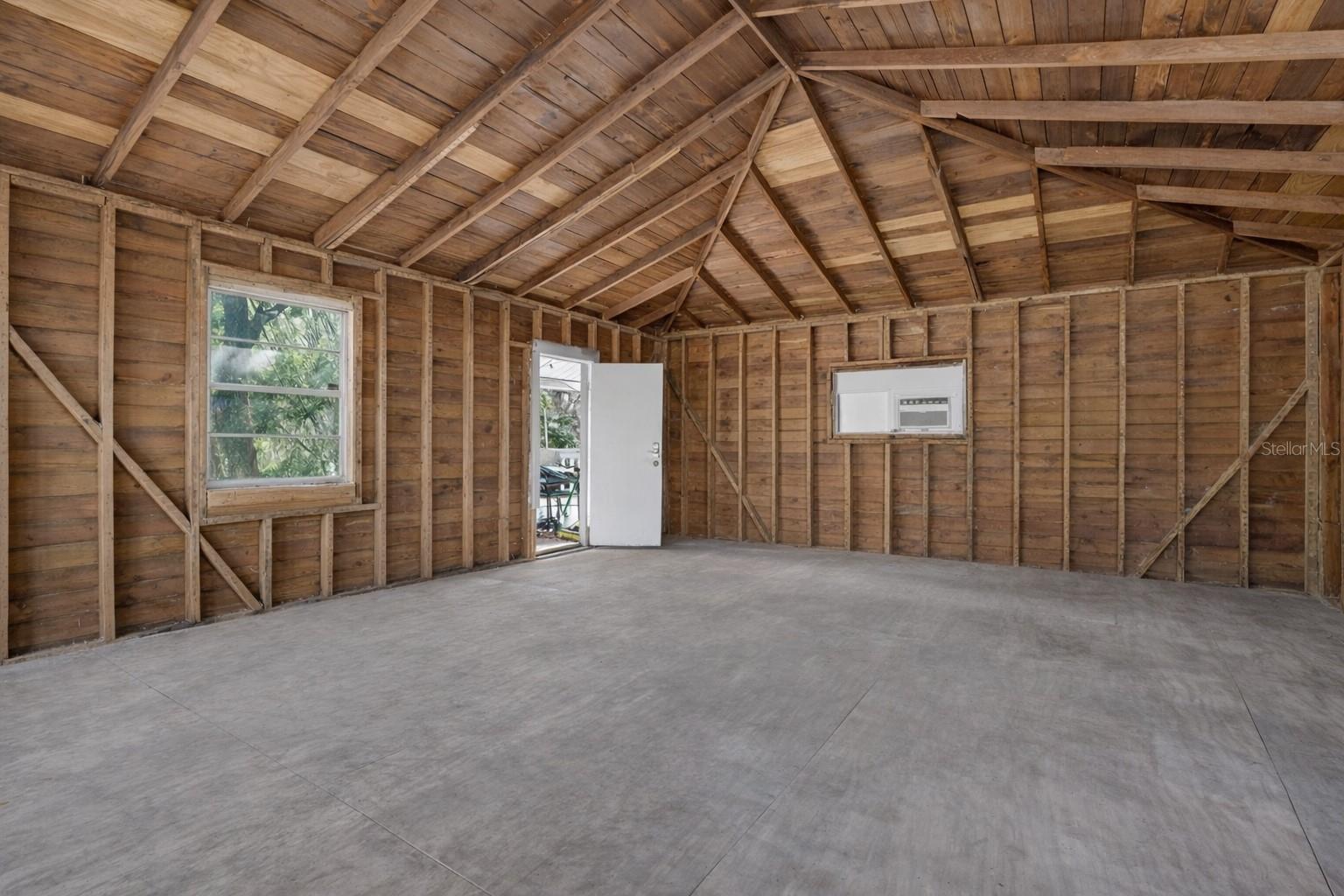 1922 HILLCREST STREET