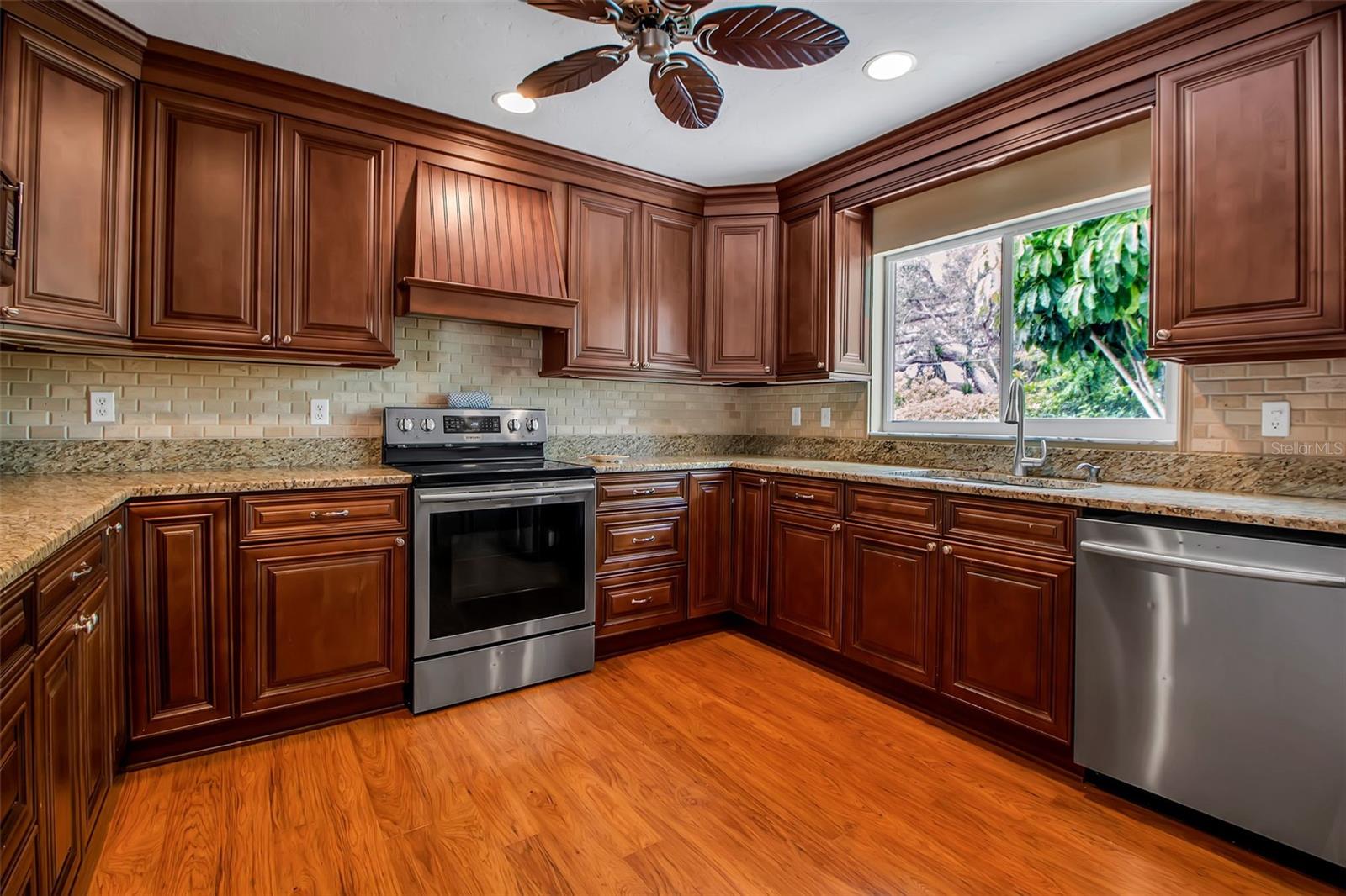 SOUTHPOINTE SHORES - Residential