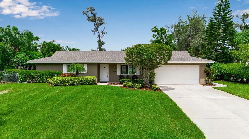 Photo of 1833 Sandalwood Drive, Sarasota, FL 34231 (MLS # A4663847)