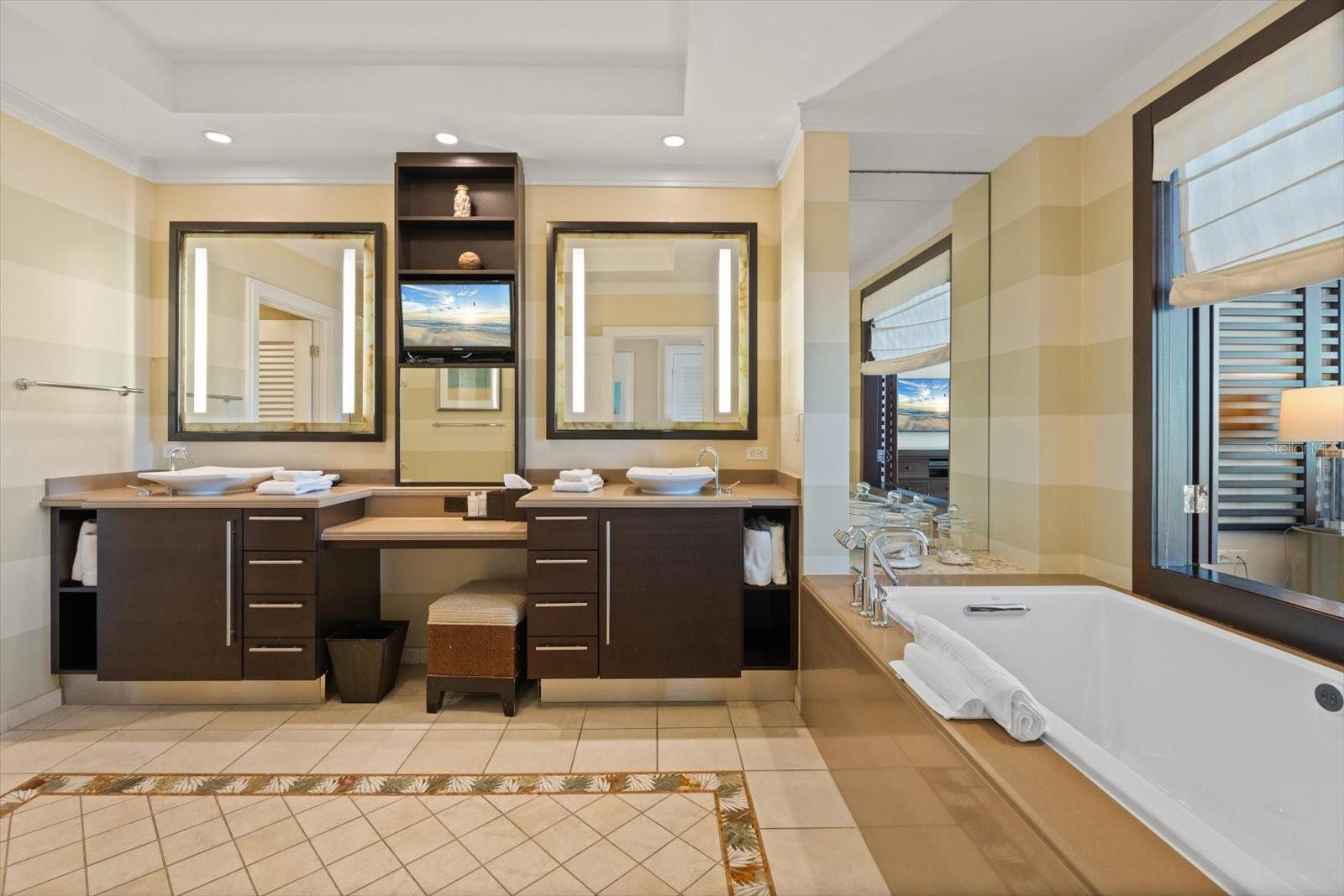 SIESTA KEY BEACH RESIDENCES - Residential