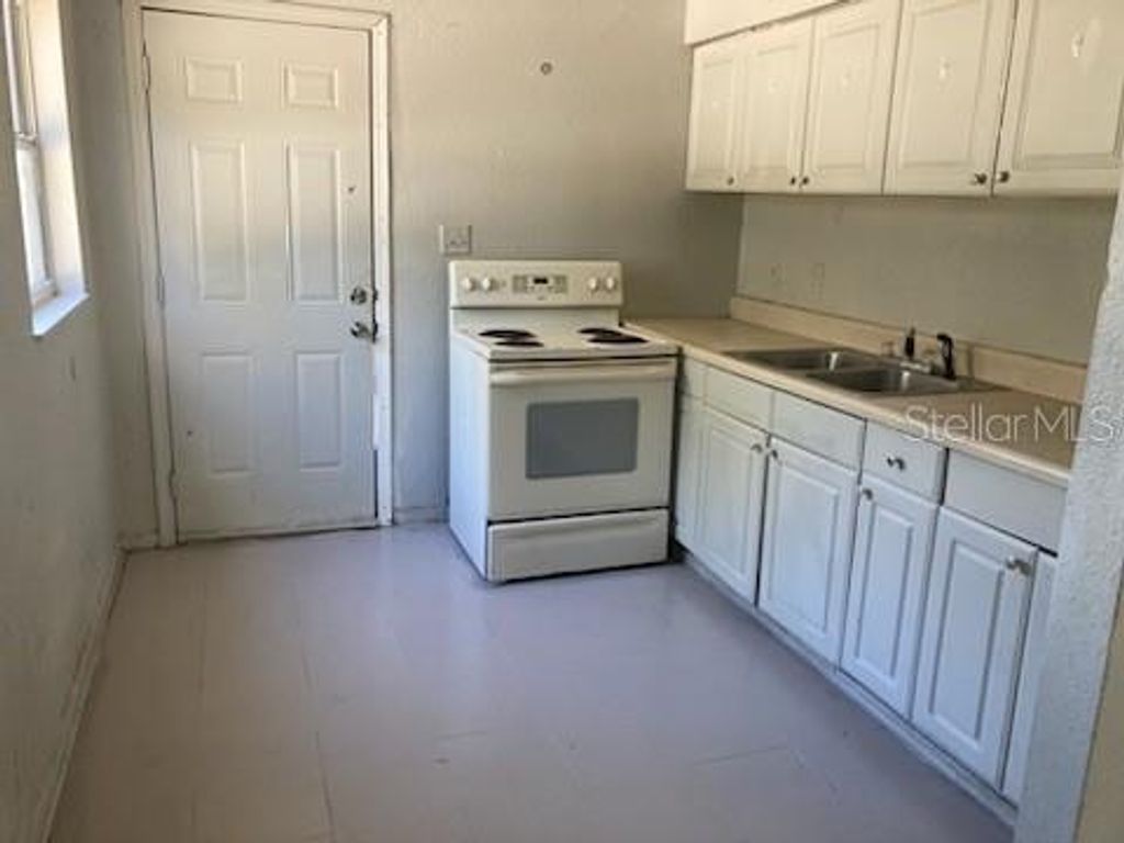 Photo of 504 Terry Street, Wildwood, FL 34785 (MLS # O6356407)