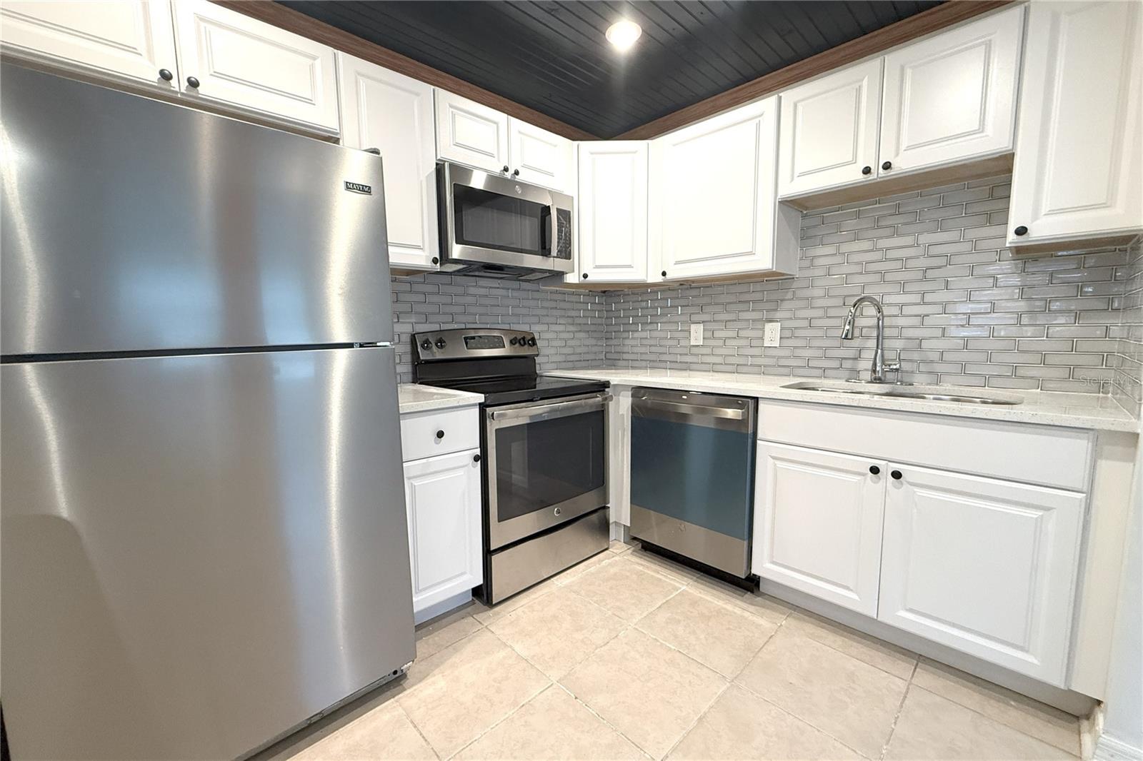 CAMBRIDGE I CONDOMINIUM UNIT NUMBER 194 TYPE A 3.7 - Residential