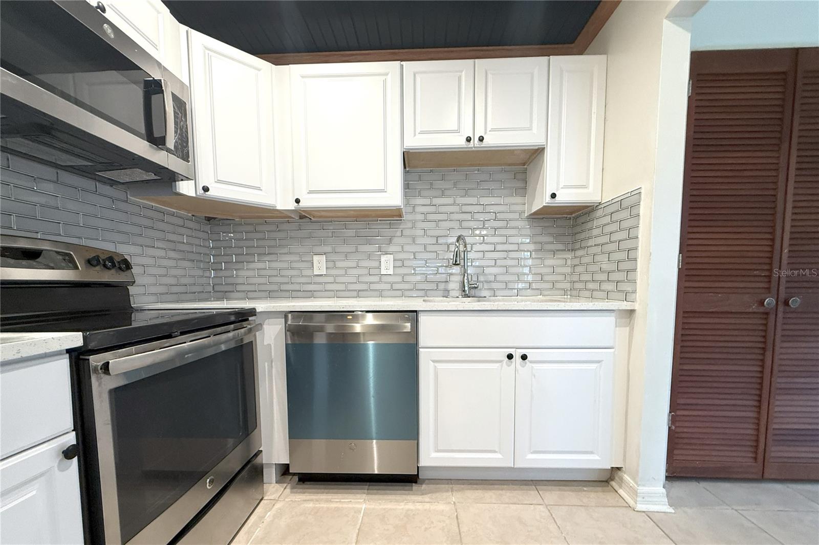CAMBRIDGE I CONDOMINIUM UNIT NUMBER 194 TYPE A 3.7 - Residential