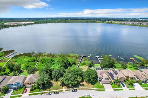 A home in WINTER HAVEN