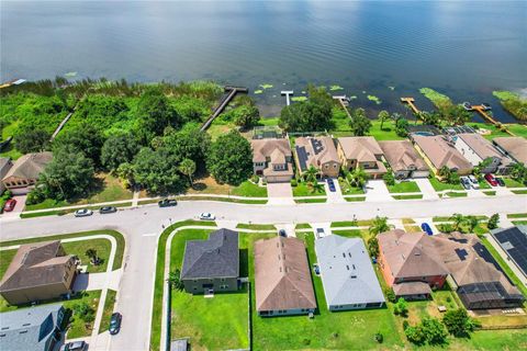 A home in WINTER HAVEN