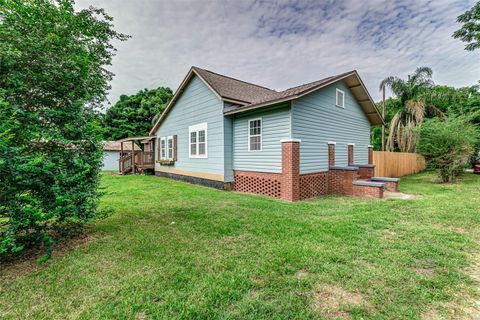 A home in LAKELAND