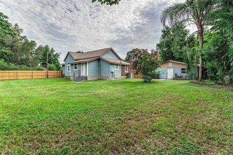 A home in LAKELAND