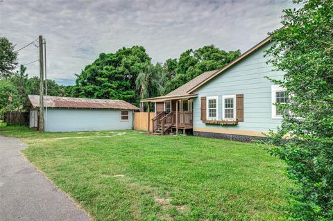 A home in LAKELAND