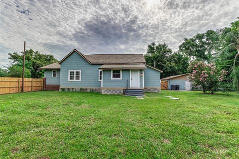 A home in LAKELAND