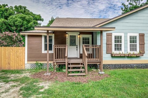 A home in LAKELAND