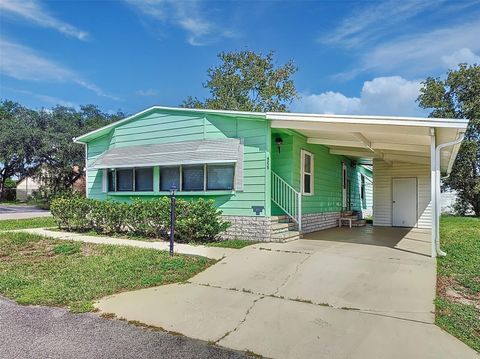 A home in LAKE WALES