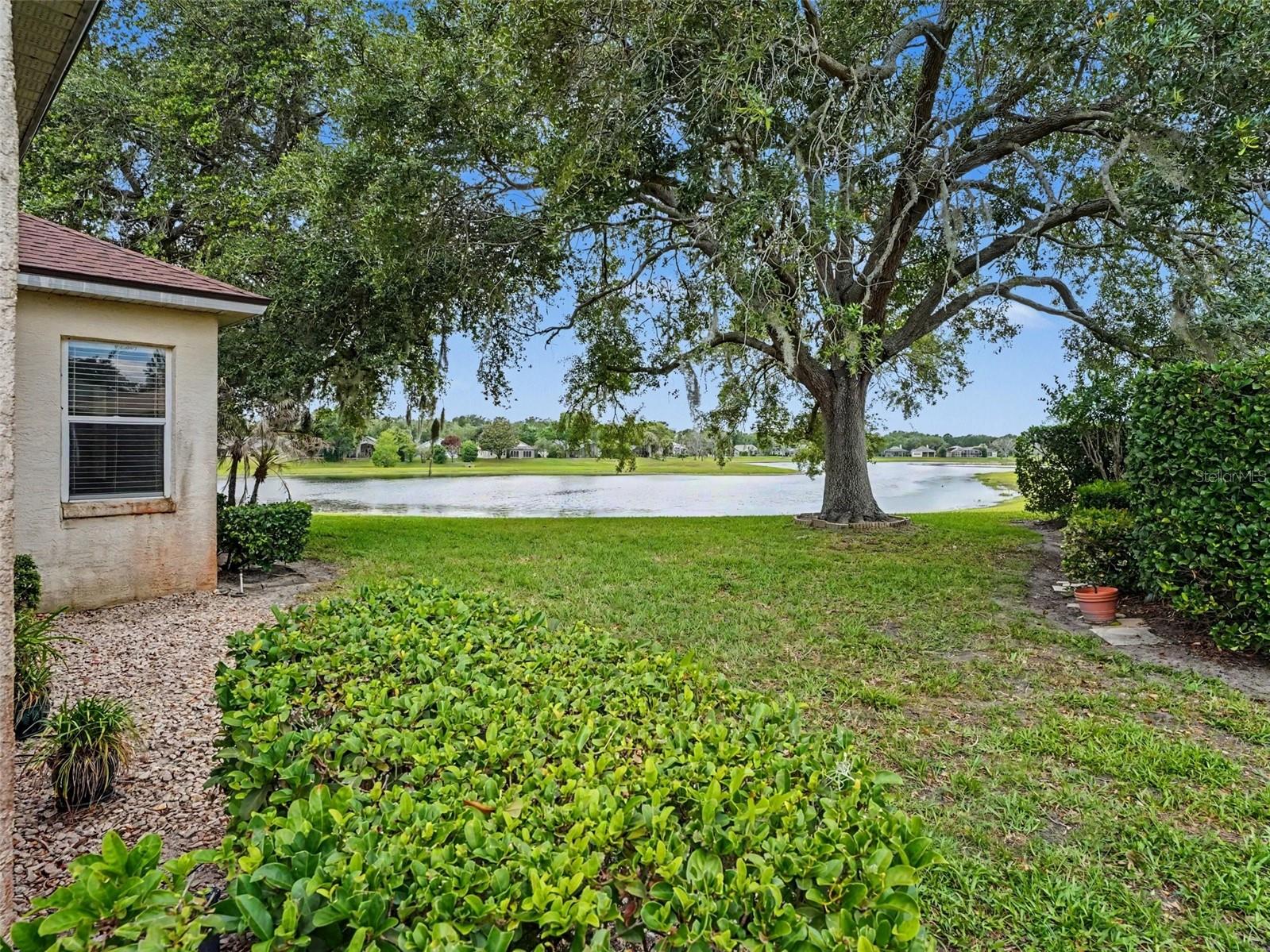 864 LAKEWORTH CIRCLE