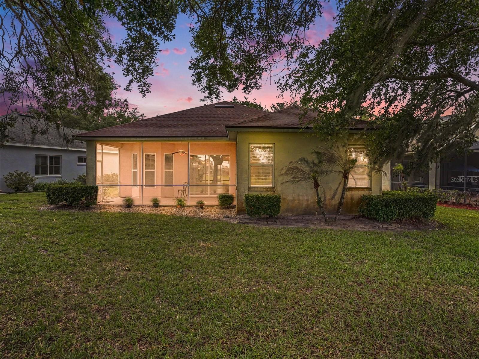 864 LAKEWORTH CIRCLE