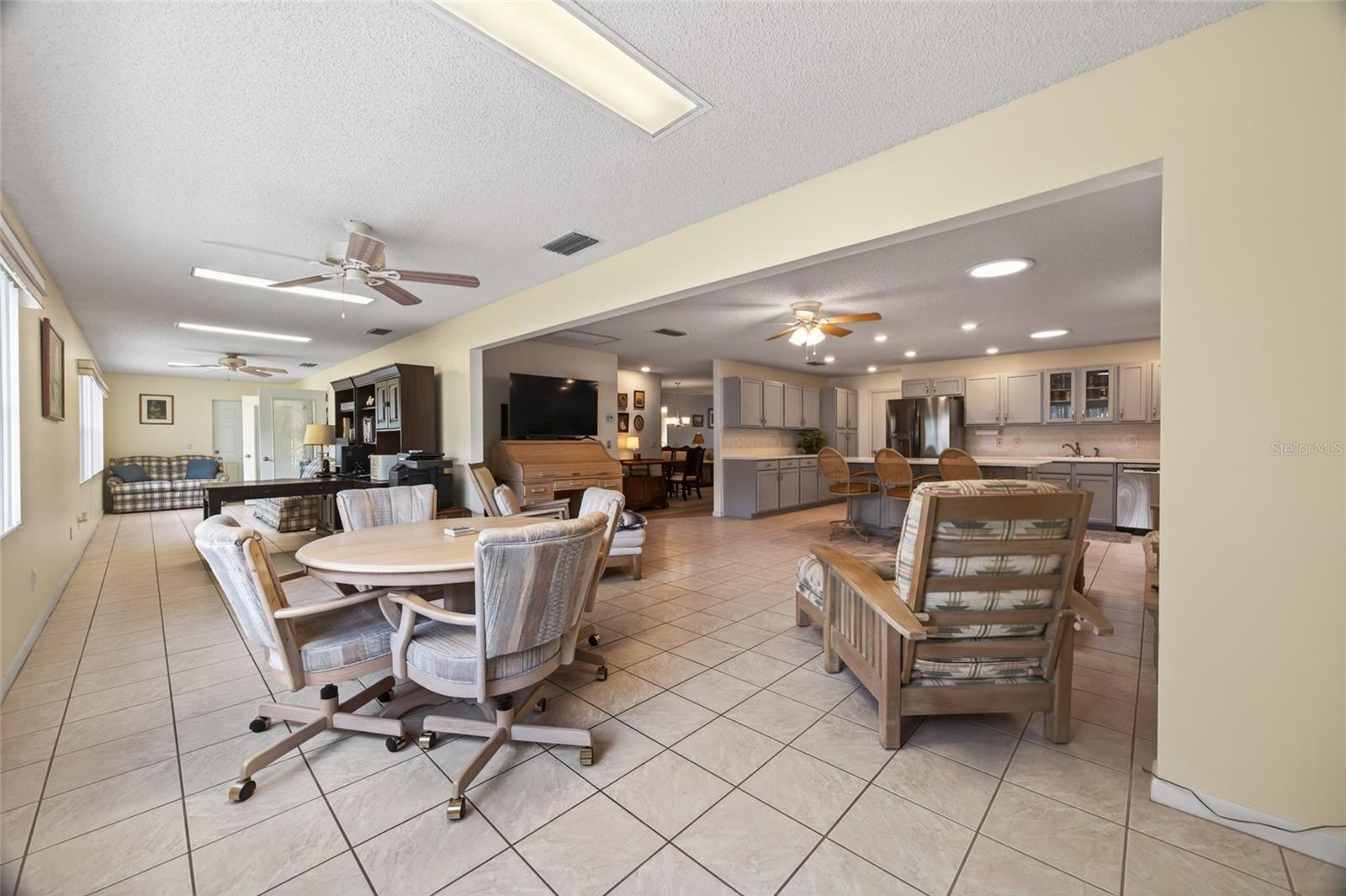 ON TOP/THE WORLD CENTRAL REPLA - Residential