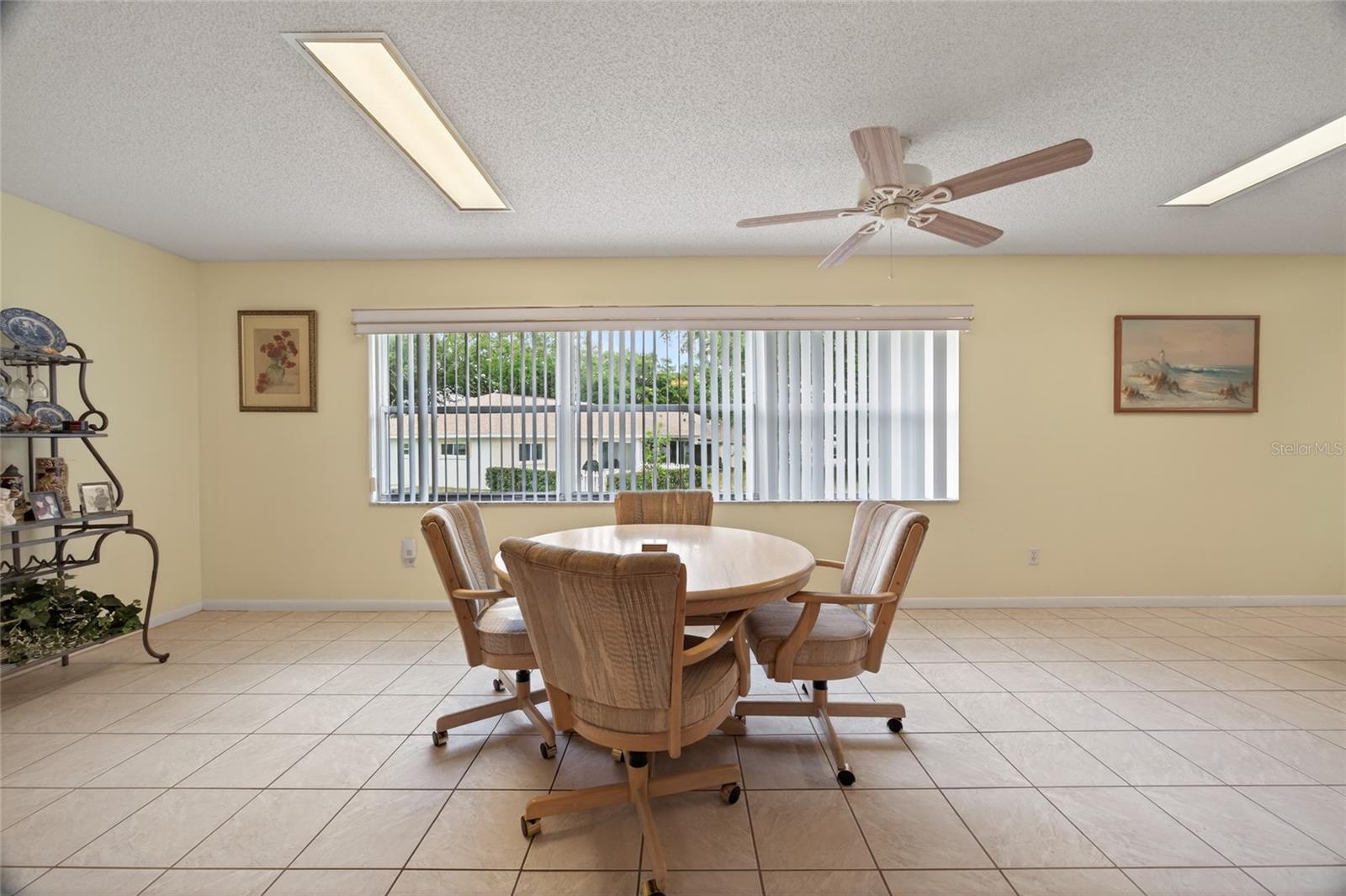 ON TOP/THE WORLD CENTRAL REPLA - Residential