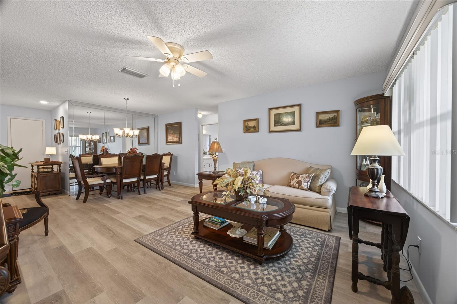 ON TOP/THE WORLD CENTRAL REPLA - Residential