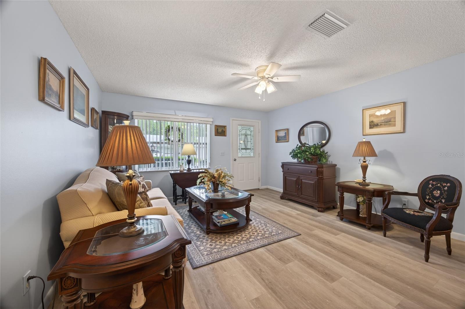 ON TOP/THE WORLD CENTRAL REPLA - Residential