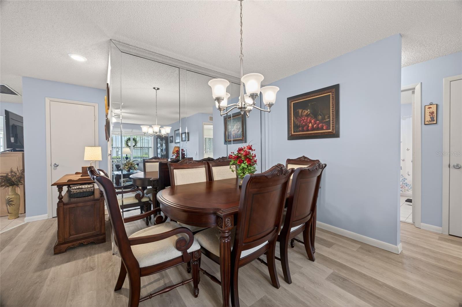 ON TOP/THE WORLD CENTRAL REPLA - Residential