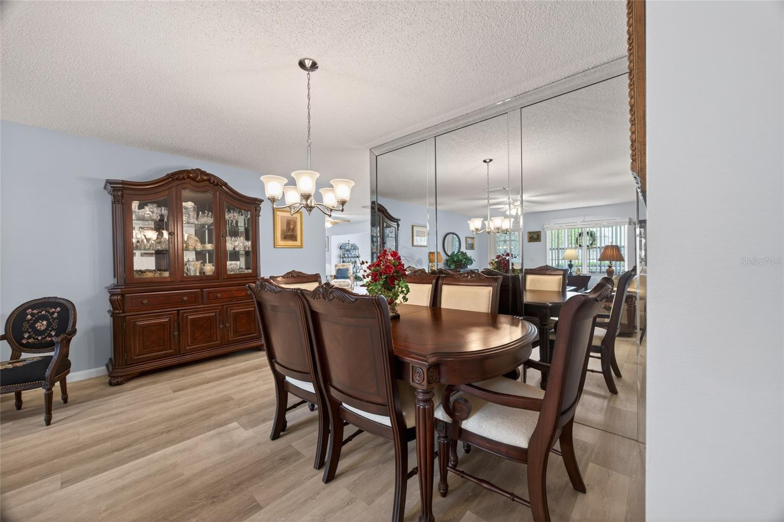 ON TOP/THE WORLD CENTRAL REPLA - Residential