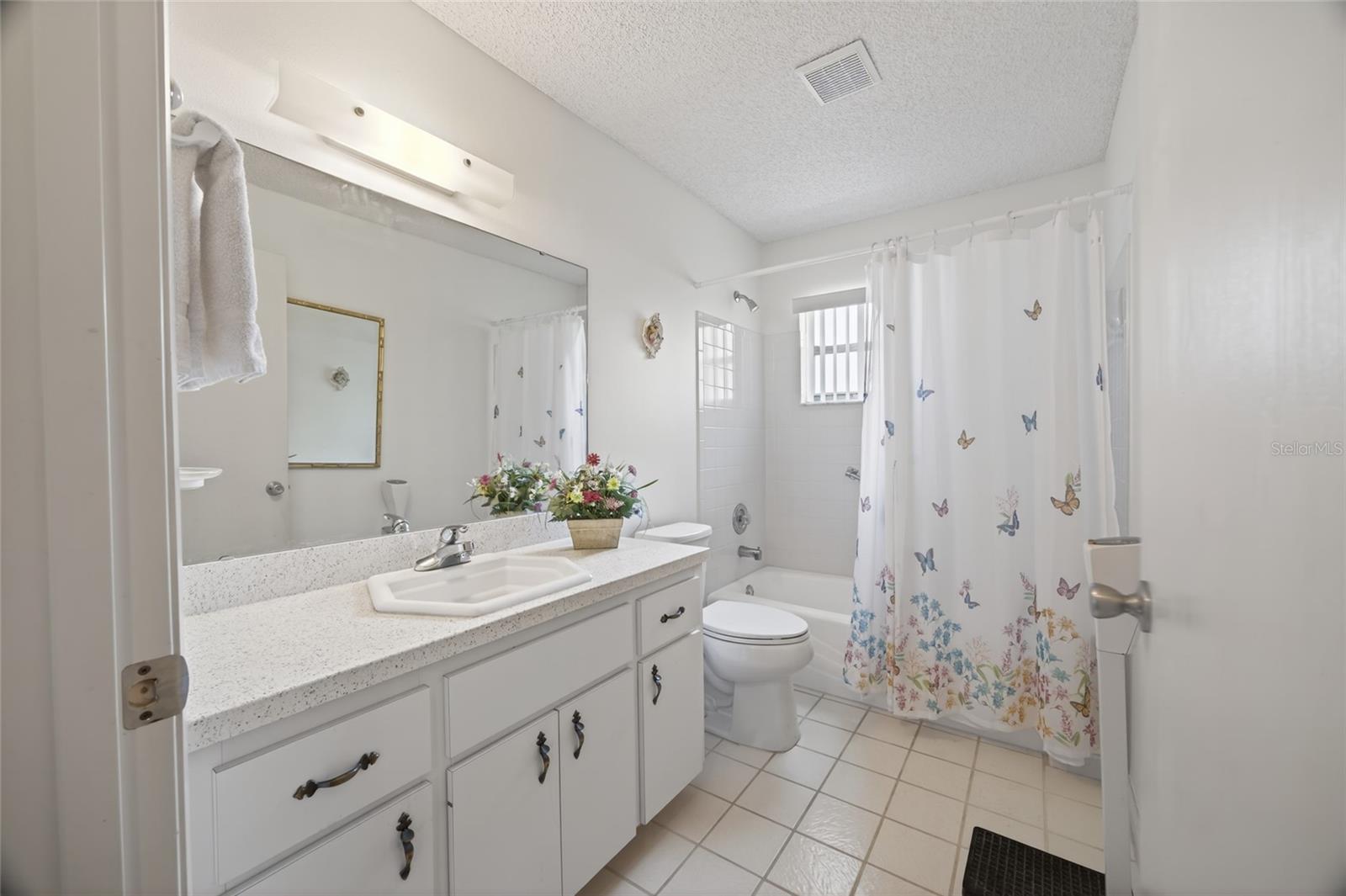 ON TOP/THE WORLD CENTRAL REPLA - Residential