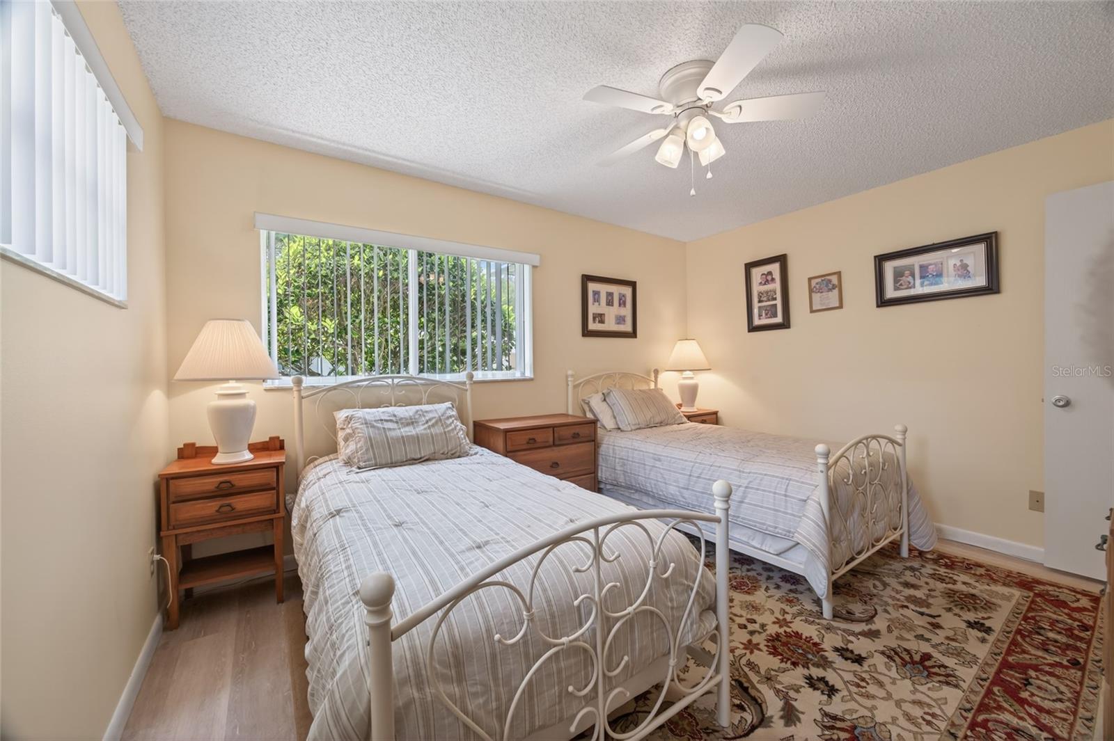 ON TOP/THE WORLD CENTRAL REPLA - Residential