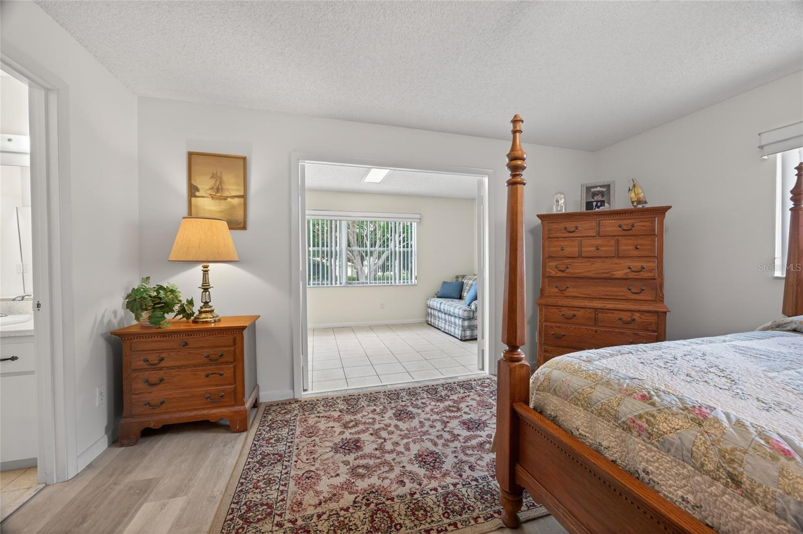 ON TOP/THE WORLD CENTRAL REPLA - Residential