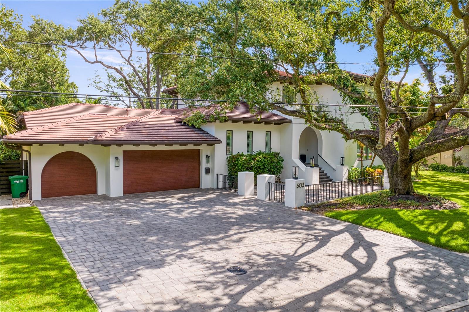 Welcome to beautiful Davis Islands!!! Come enjoy the upscale lifestyle only Davis Island can offer. This 5bed.5bath Mediterranean style canal home was redesigned by Oxford Design in 2019. The outdoor living space is amazing and includes a newly installed putting green. Do not miss out on this opportunity. A must see!!!