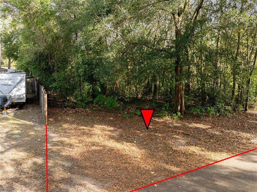 Buildable 0.17-acre vacant lot in Ocala, FL with no HOA. Convenient location near shopping, dining, and major roadways. Great opportunity for builders, investors, or future homeowners. Affordable land in a growing area don’t miss out!