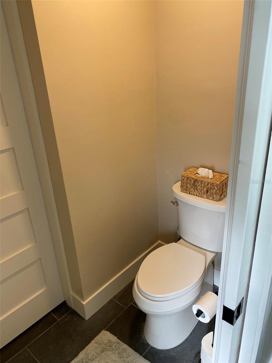 VENEZIA UNIT 05 - Residential Lease