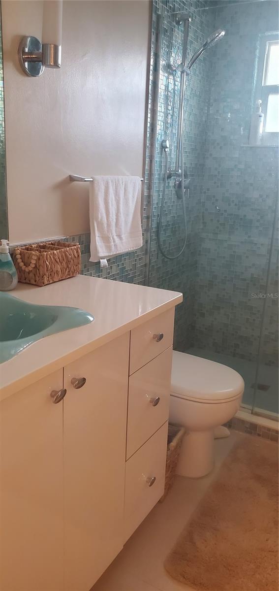 VENEZIA UNIT 05 - Residential Lease