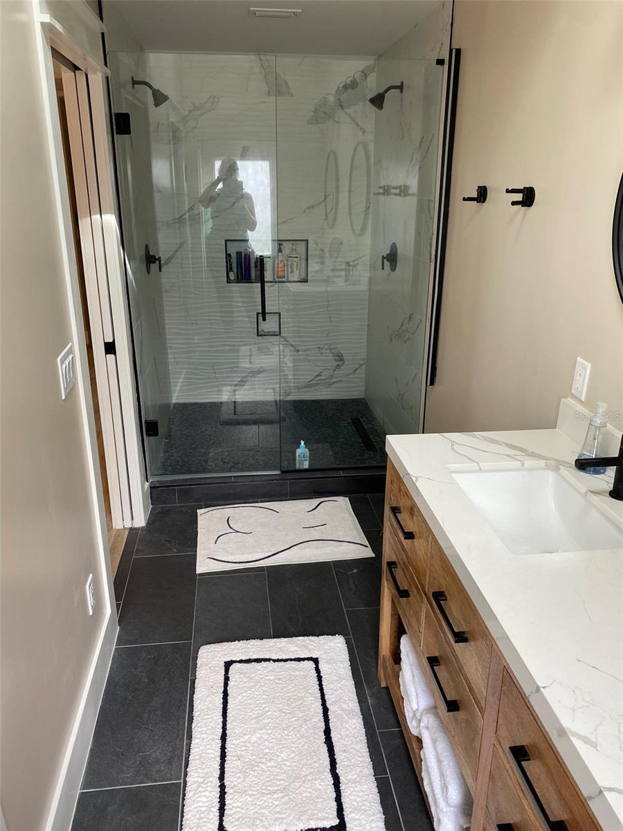 VENEZIA UNIT 05 - Residential Lease