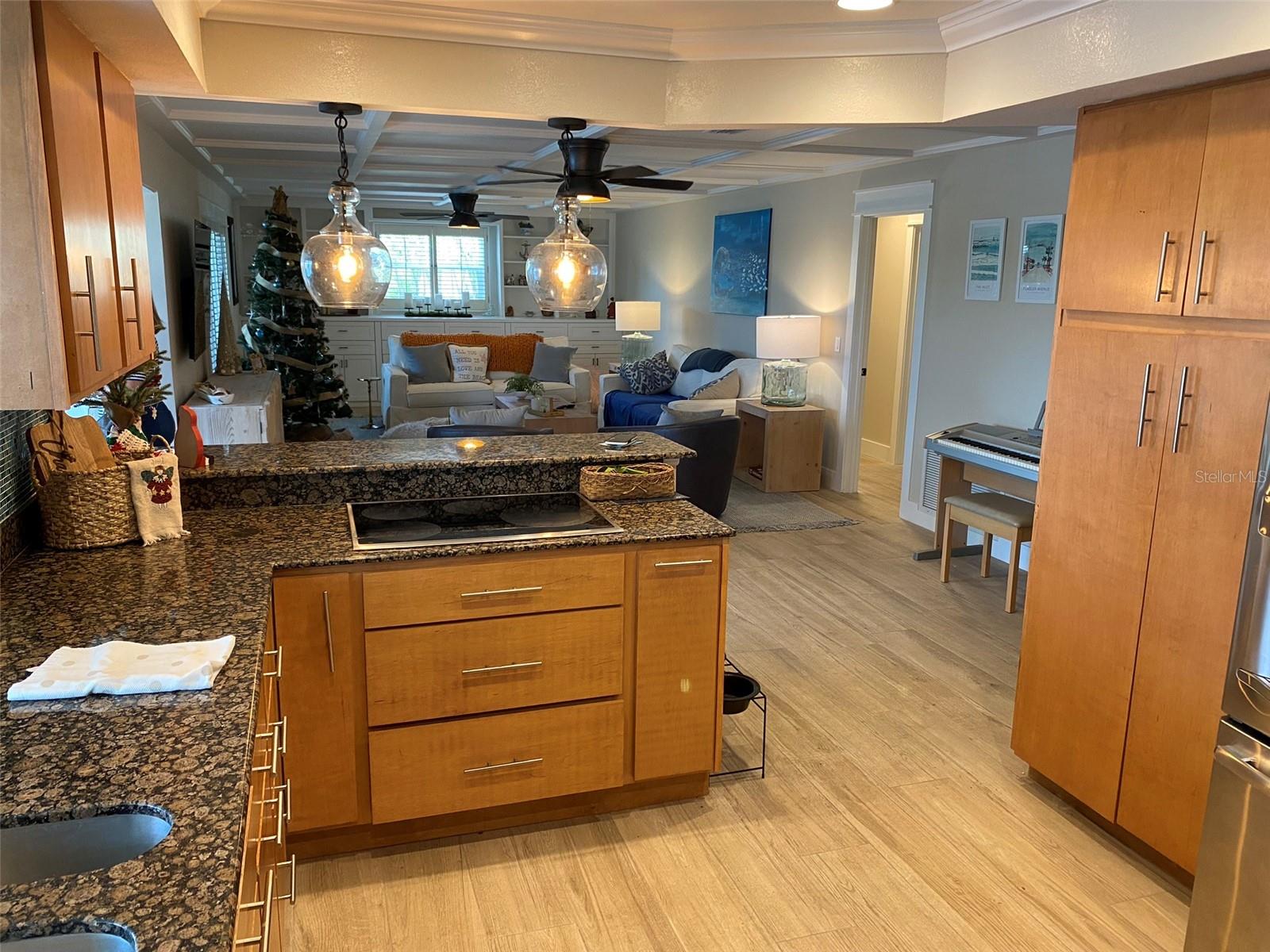 VENEZIA UNIT 05 - Residential Lease
