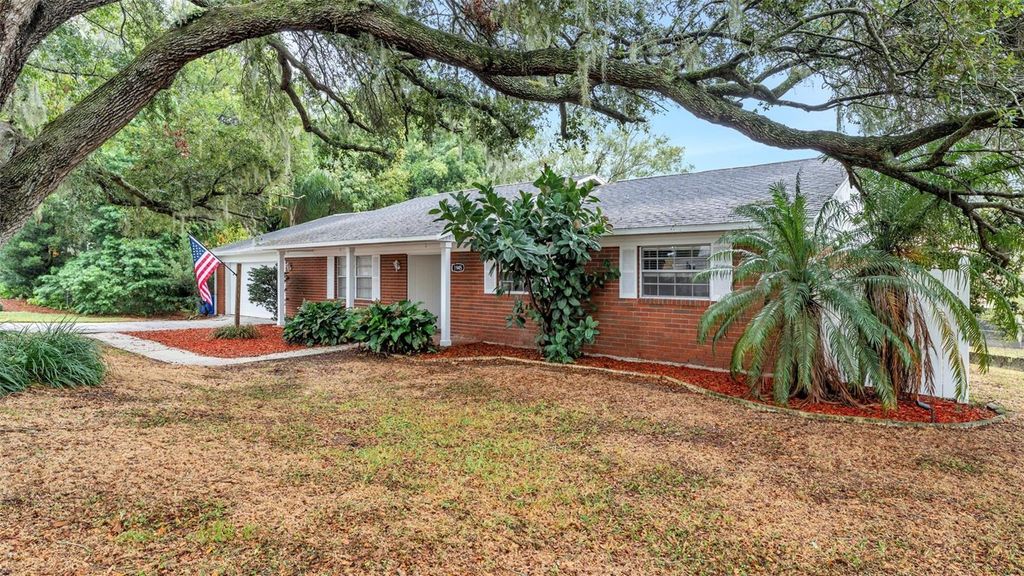 Photo of 1945 Suzanne Lane, Lakeland, FL 33813 (MLS # L4957844)