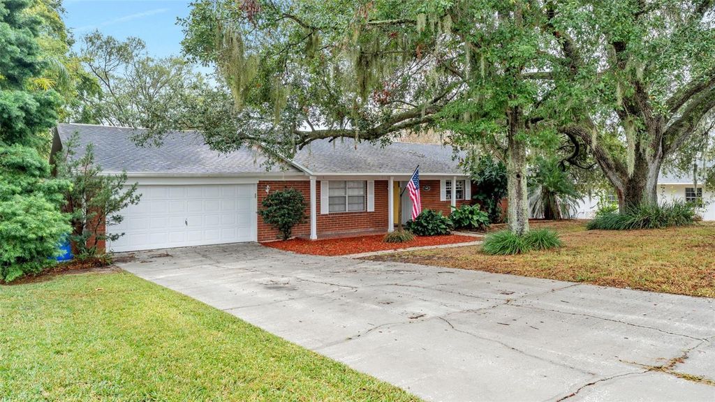 Photo of 1945 Suzanne Lane, Lakeland, FL 33813 (MLS # L4957844)