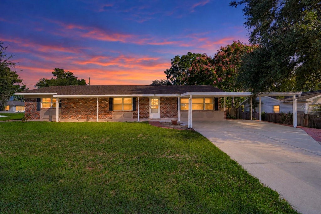 Photo of 990 Linden Street, Clermont, FL 34711 (MLS # G5119465)