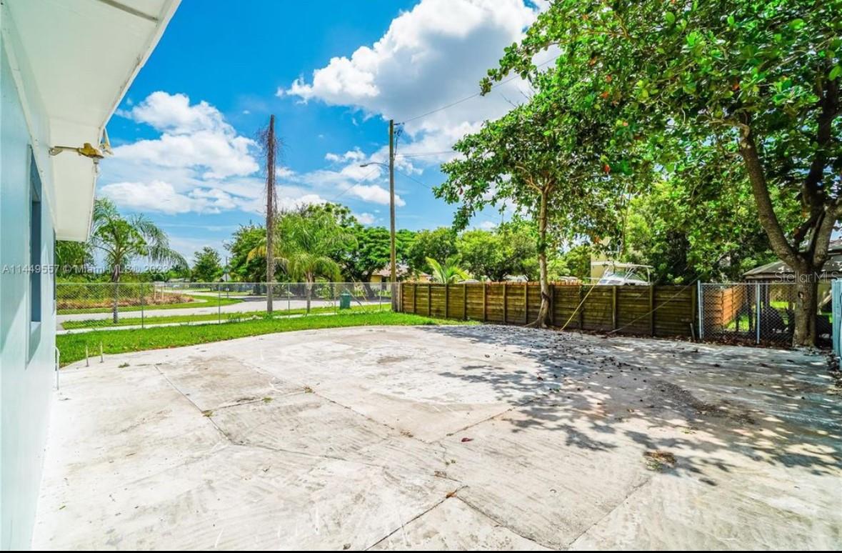300 SW 8TH AVENUE
