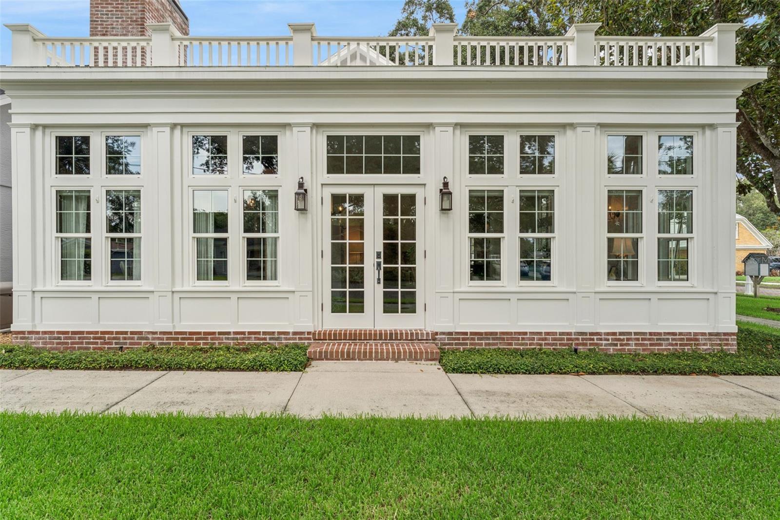 121 W MAPLE STREET