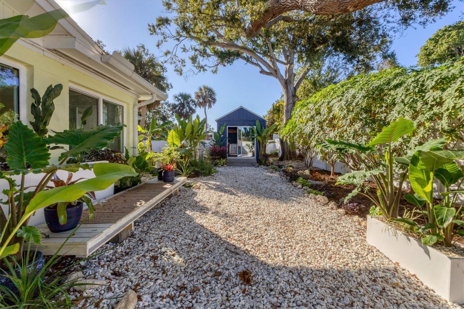 HARBOR OAKS - Residential