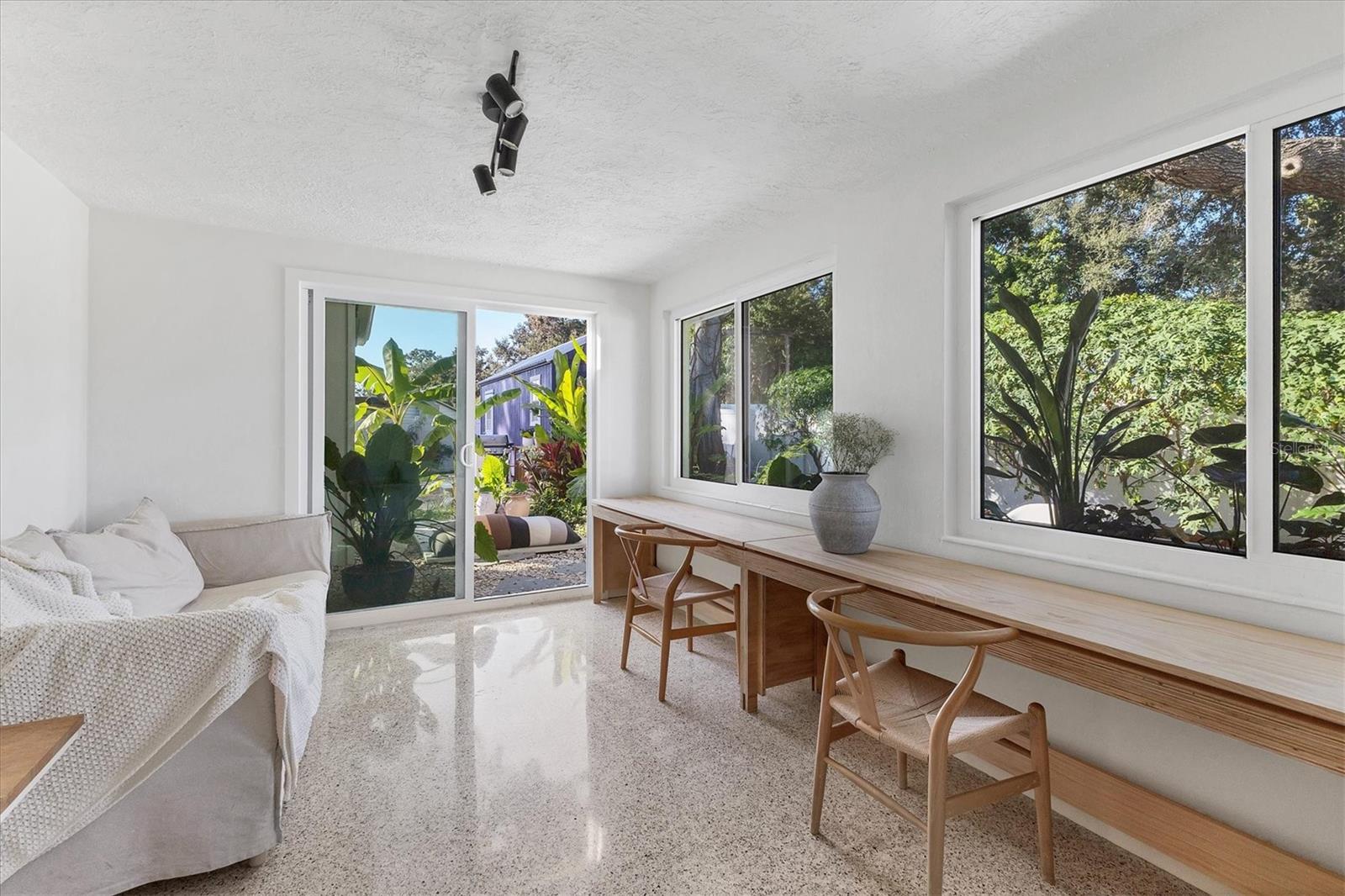 HARBOR OAKS - Residential