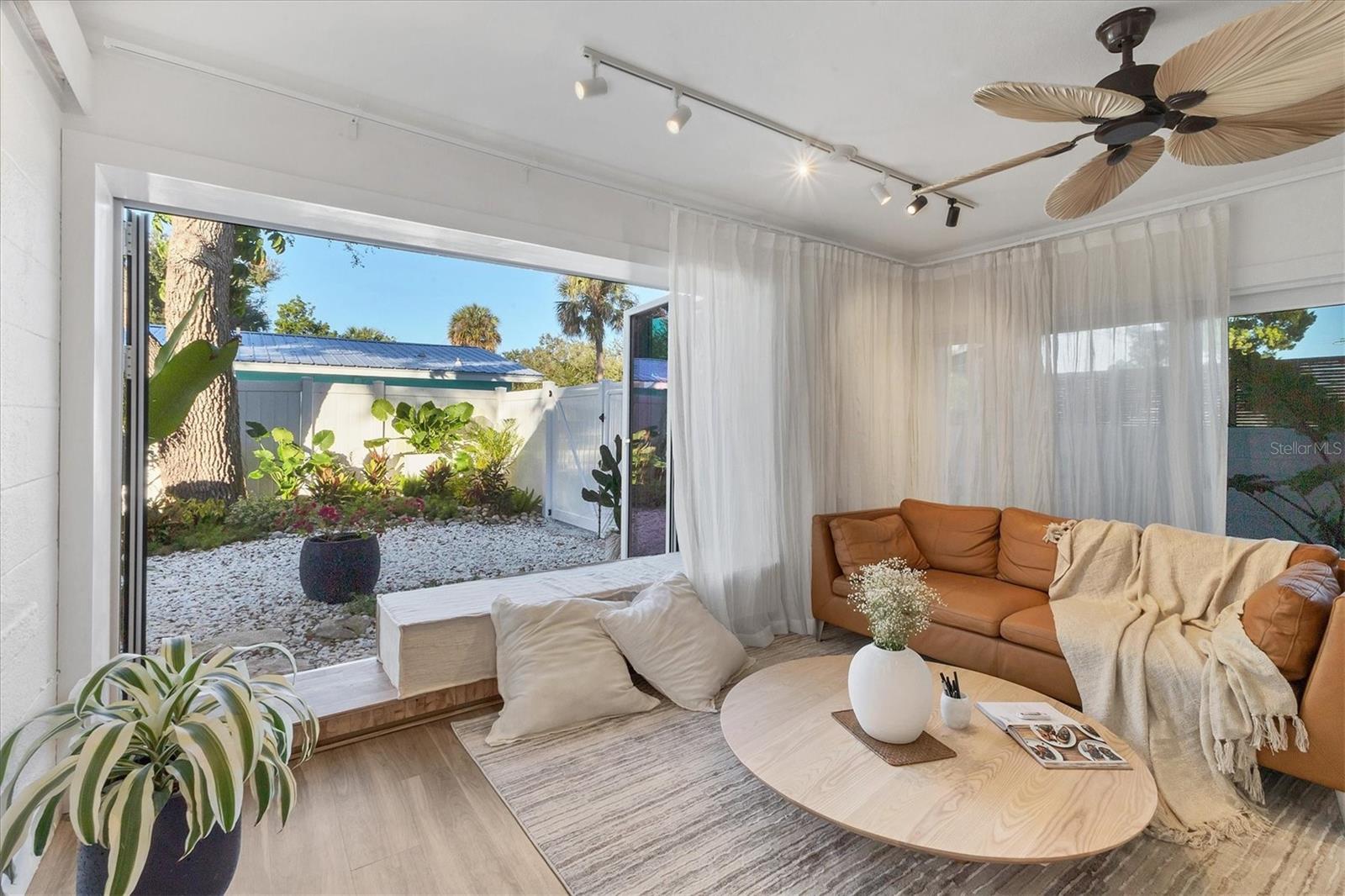 HARBOR OAKS - Residential