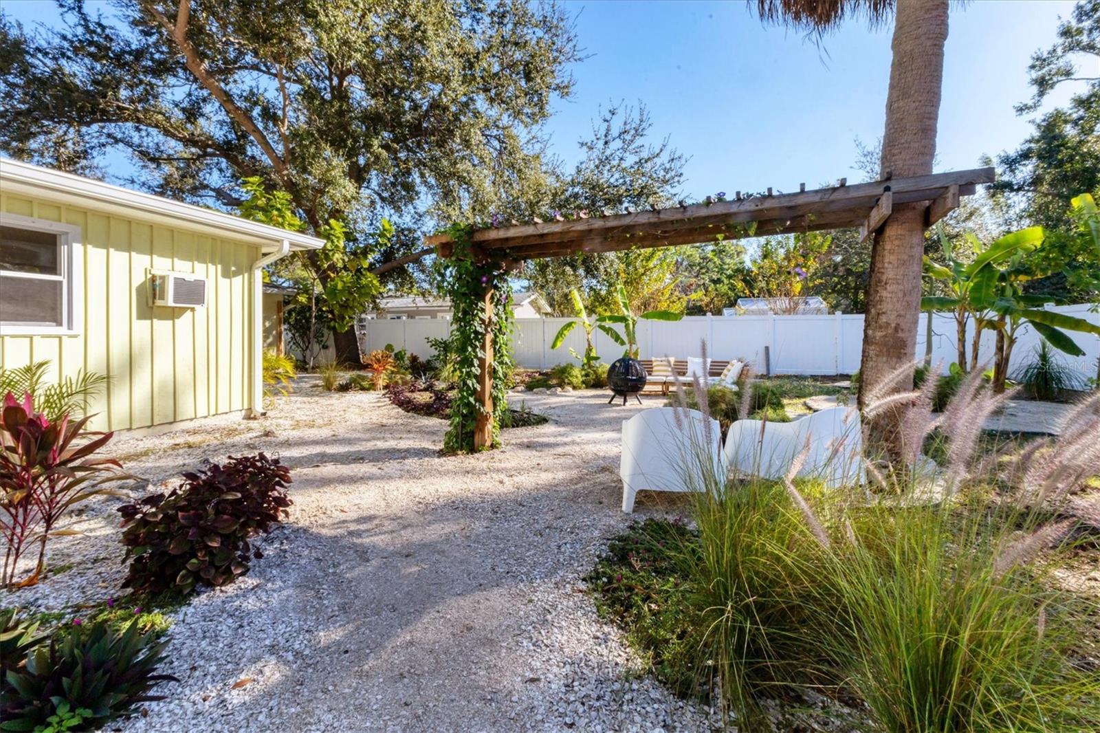 HARBOR OAKS - Residential